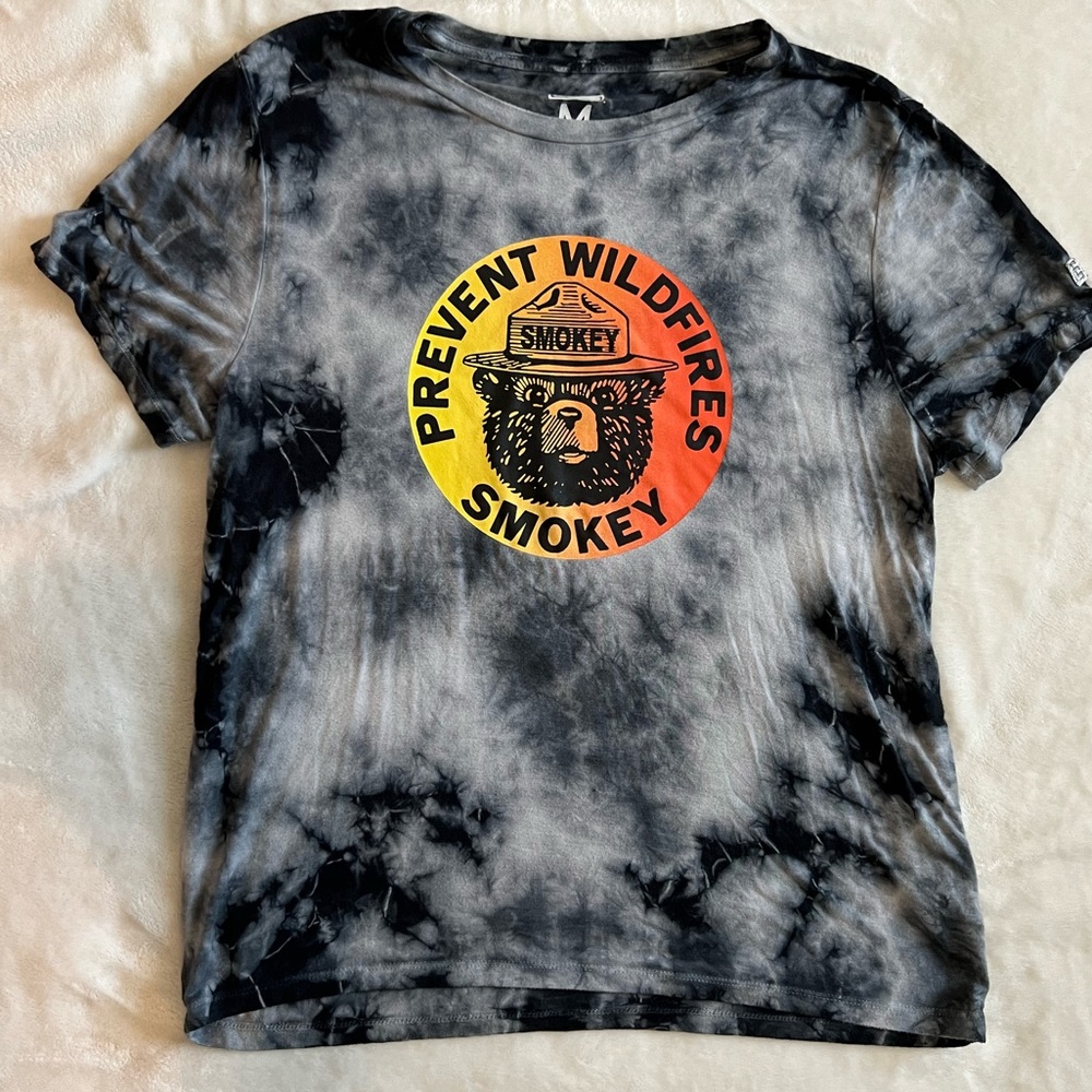 AE Tailgate Smokey the Bear Tee - size med